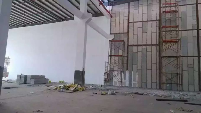 高層建筑輕質(zhì)復(fù)合隔墻板施工案例