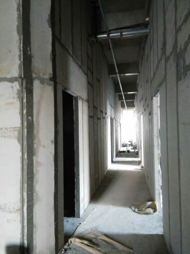 美食城輕質(zhì)隔墻板施工案例