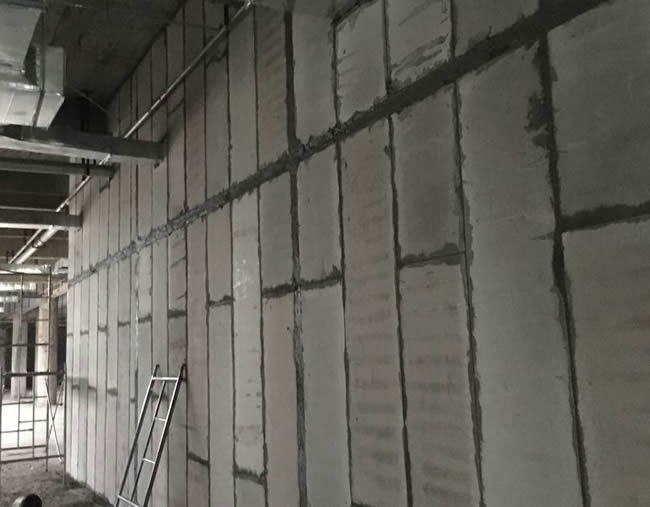 武泰閘萬隆廣場輕質(zhì)墻板施工案例