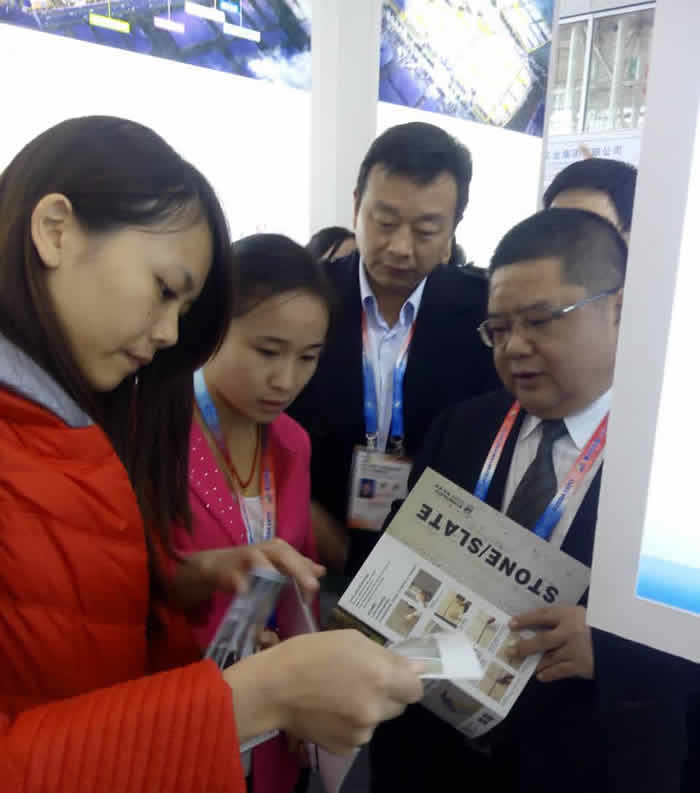 “第二屆中俄博覽會”正在如火如荼的進行中，甘副省長親臨博悅佳展位指導工作