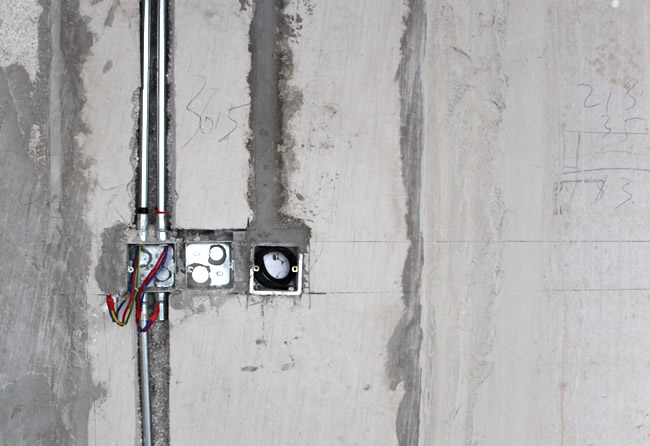 輕質隔墻板上預埋電線管怎么開槽