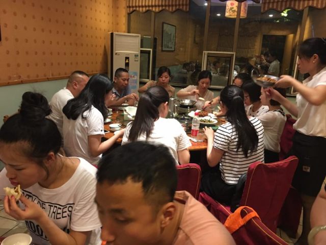 戶外騎行，低碳環(huán)保，享受運(yùn)動(dòng)