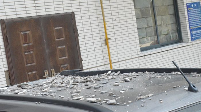 觸目驚心?。?！又現(xiàn)瓷磚脫落傷人案一死一傷