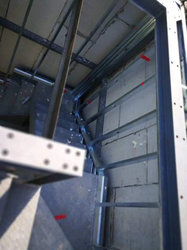 高鐵站鋼結(jié)構(gòu)值班崗?fù)な┕ぐ咐?  src="/uploads/allimg/171220/1-1G2200Z931340.jpg" style="width: 600px; height: 800px;" /><br />
	<br />
	<img alt=