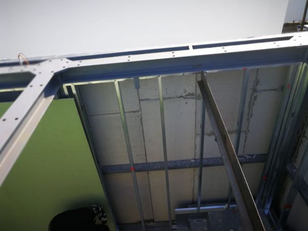 高鐵站鋼結(jié)構(gòu)值班崗?fù)な┕ぐ咐?  src="/uploads/allimg/171220/1-1G2200Z9464L.jpg" style="width: 600px; height: 800px;" /><br />
	<br />
	<img alt=