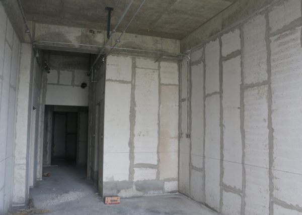 如何選擇輕質(zhì)隔墻板批發(fā)商？