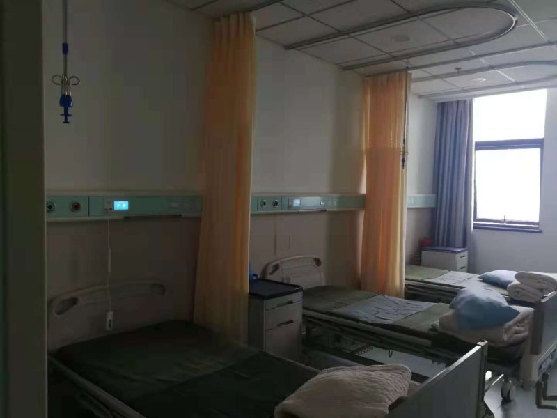 武漢協(xié)和醫(yī)院輕質墻板工程施工案例